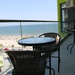 On Beach-mamaia ナボダリ