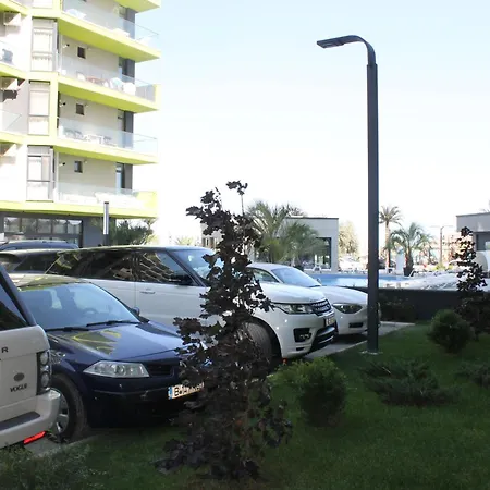 On Beach-mamaia Apartment