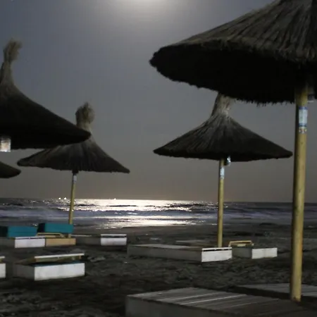 On Beach-mamaia * Navodari