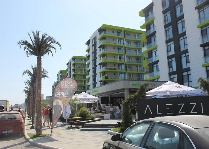 On Beach-mamaia Нэводари