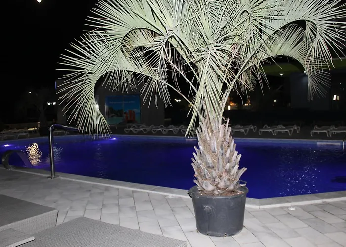 On Beach-mamaia Апартаменты Нэводари