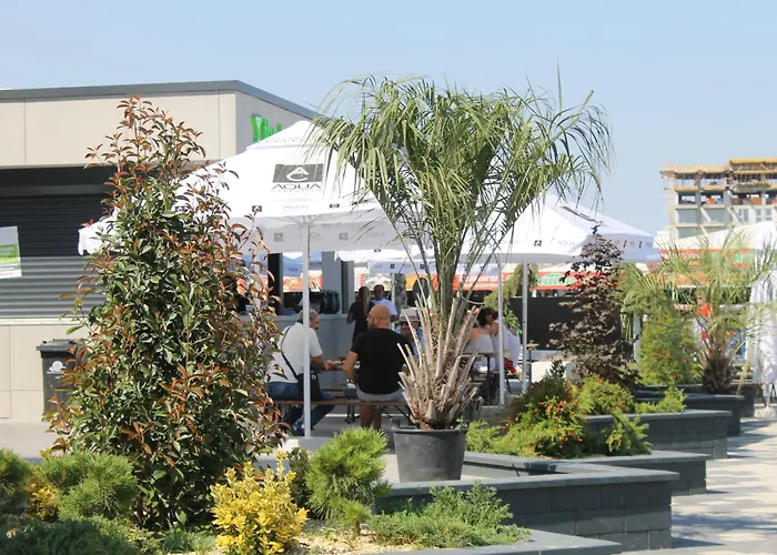 On Beach-mamaia Апартаменты Нэводари