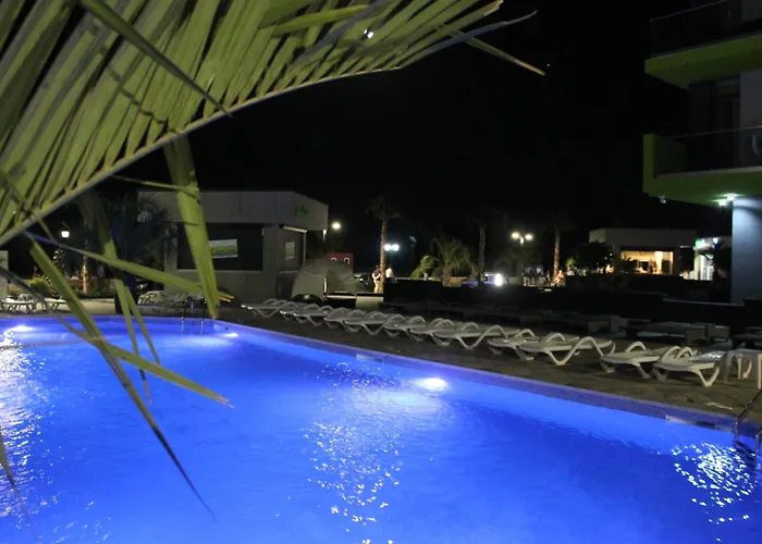 On Beach-mamaia Апартаменты *