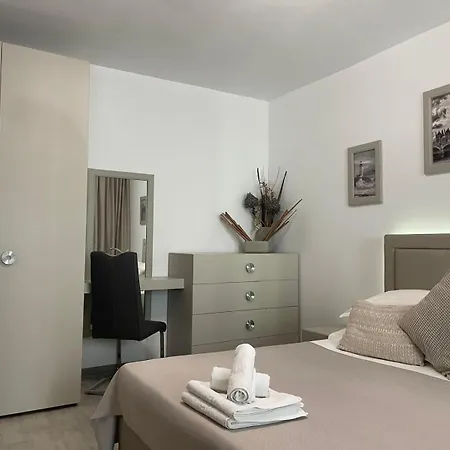 On Beach-mamaia Apartment