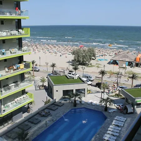 On Beach-mamaia Apartment *
