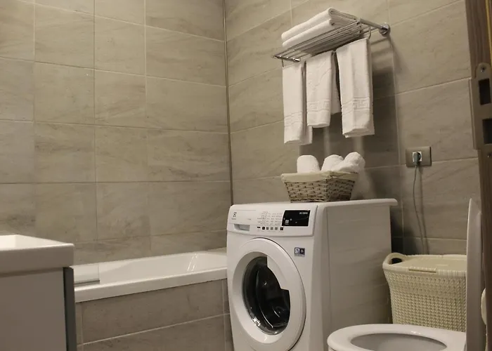 On Beach-mamaia 公寓 那沃达利