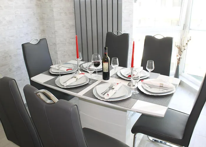 On Beach-mamaia 那沃达利