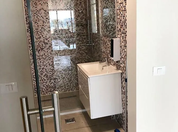 On Beach-mamaia 公寓 那沃达利